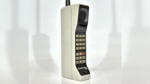 Imagem do Motorola Dynatac 8000X, o primeiro telefone celular do mundo